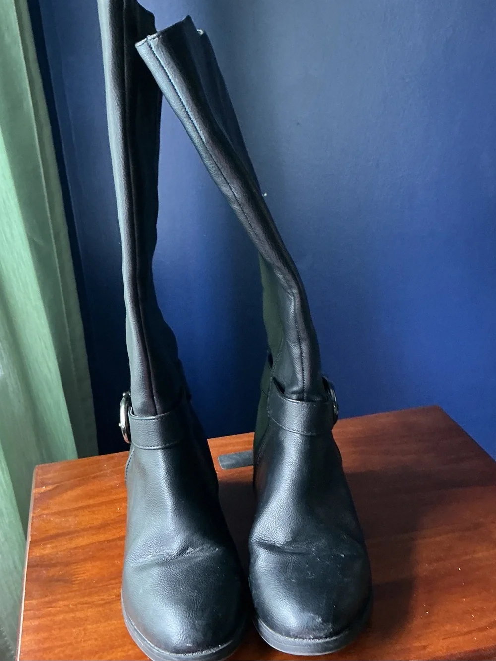 Black Women's Knee-High Leather Boots - Classic Riding Style
